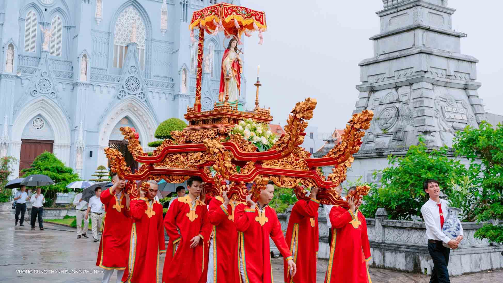 đồng phục rước kiệu công giáo