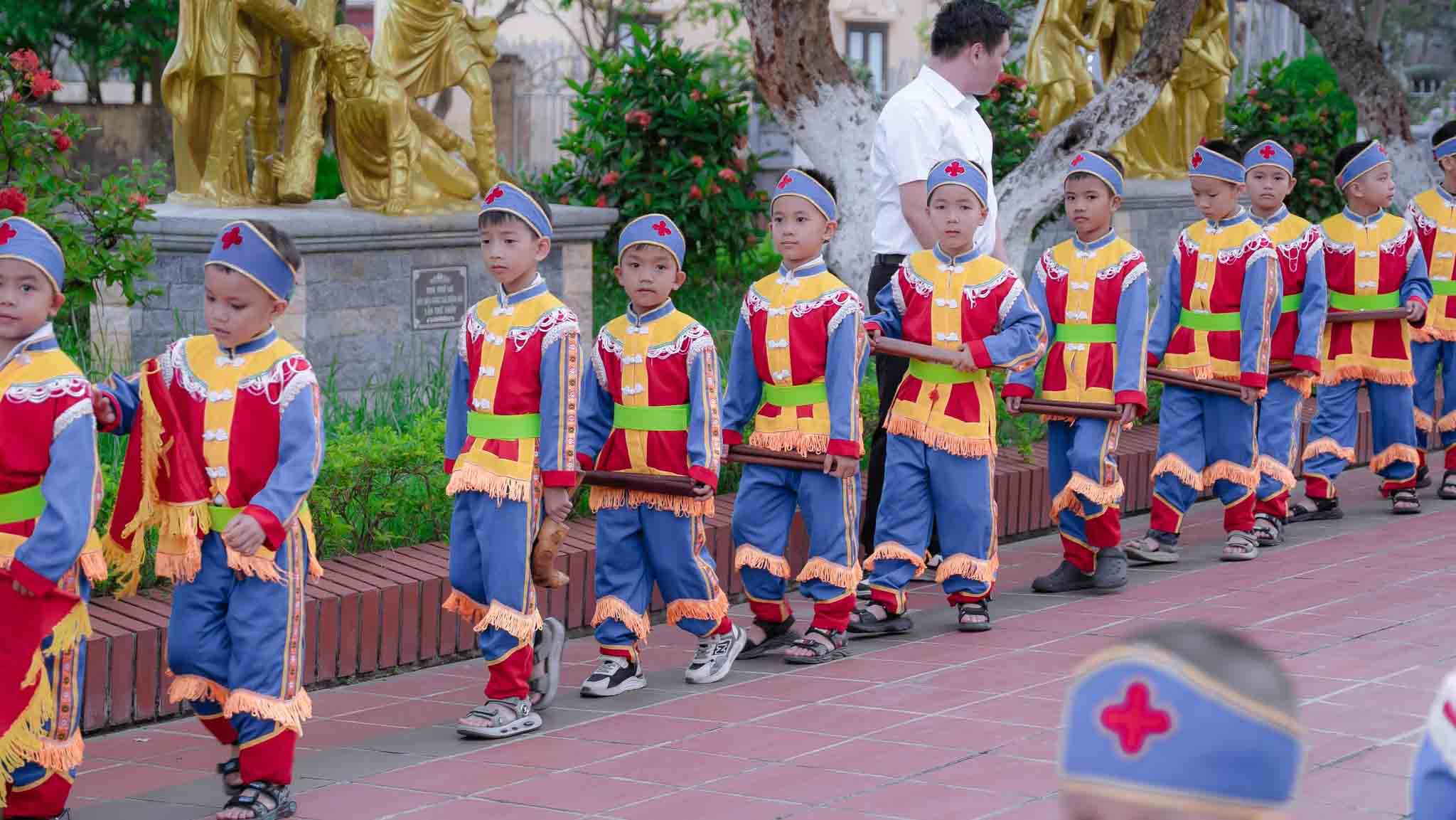 mẫu đồng phục hội trắc